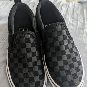 Kid's New W/o Tags, checkered slip-on skate shoe. Vans- Asher style in size 1Y.